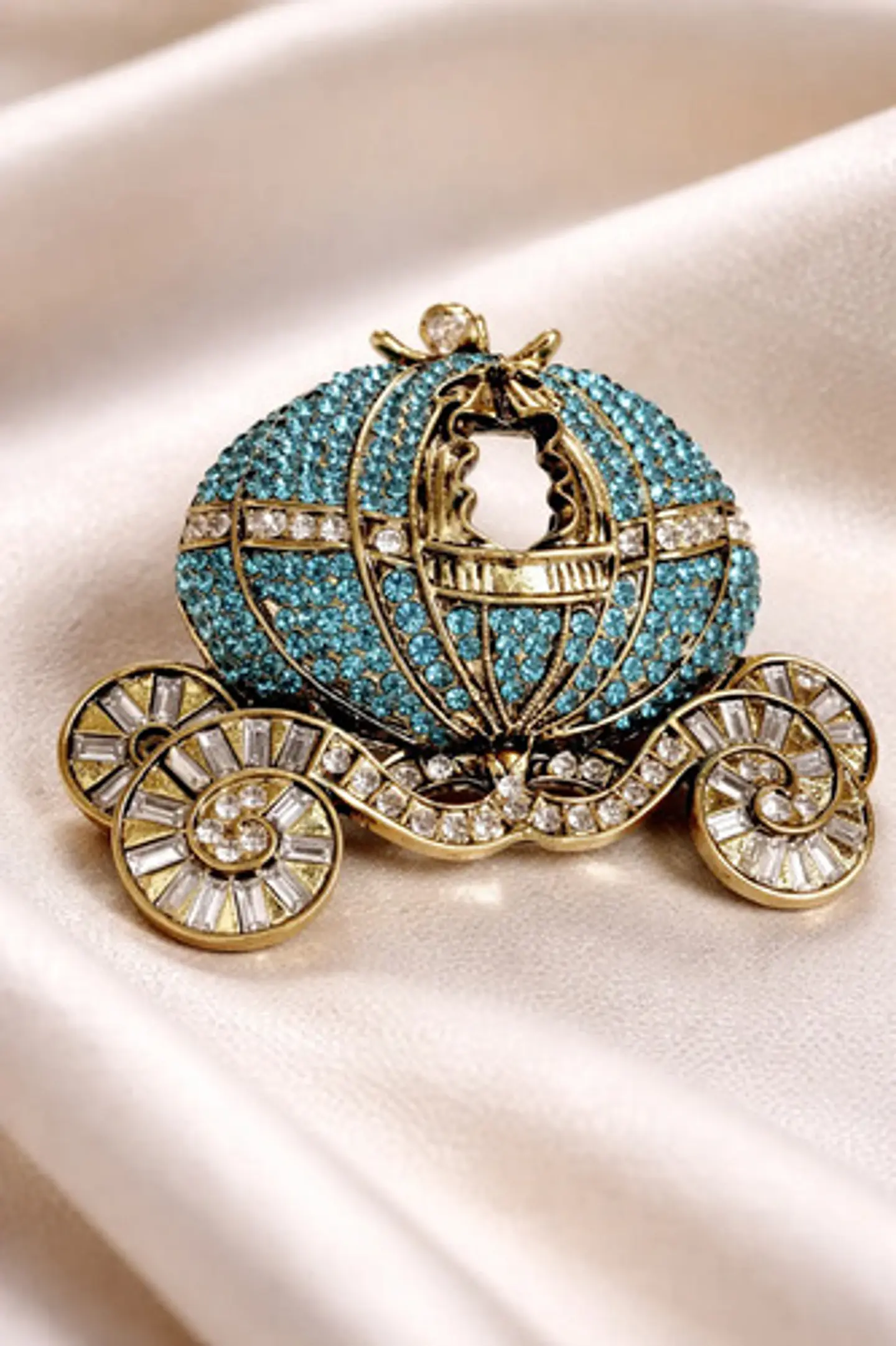 Broche De Alfiler Para Mujeres Carroza Encantada Piedra Cz 14