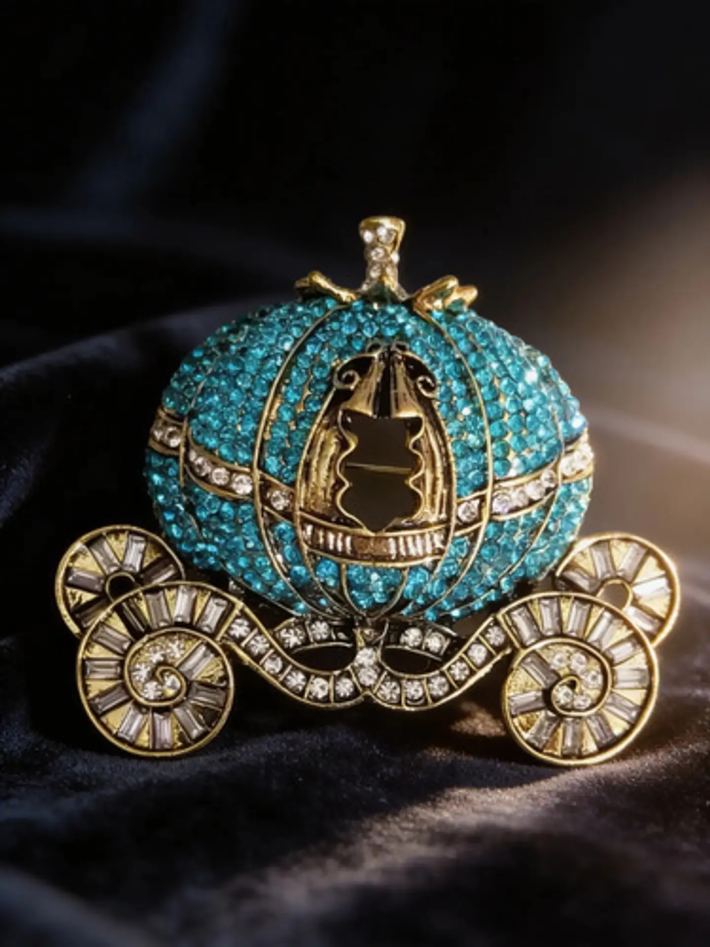 Broche De Alfiler Para Mujeres Carroza Encantada Piedra Cz 16