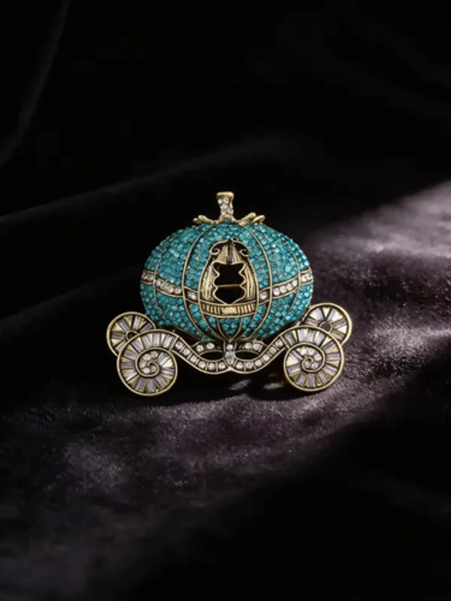 Broche De Alfiler Para Mujeres Carroza Encantada Piedra Cz 17