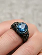 Anillo Moderno Halo Negro Para Mujer Floral Piedra Verde Cz - Miniatura 13