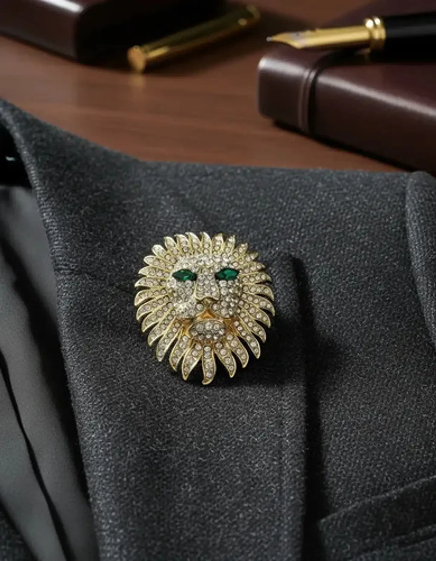 Broche De Alfiler Para Hombre Y Mujer León Imperial Cristal 6