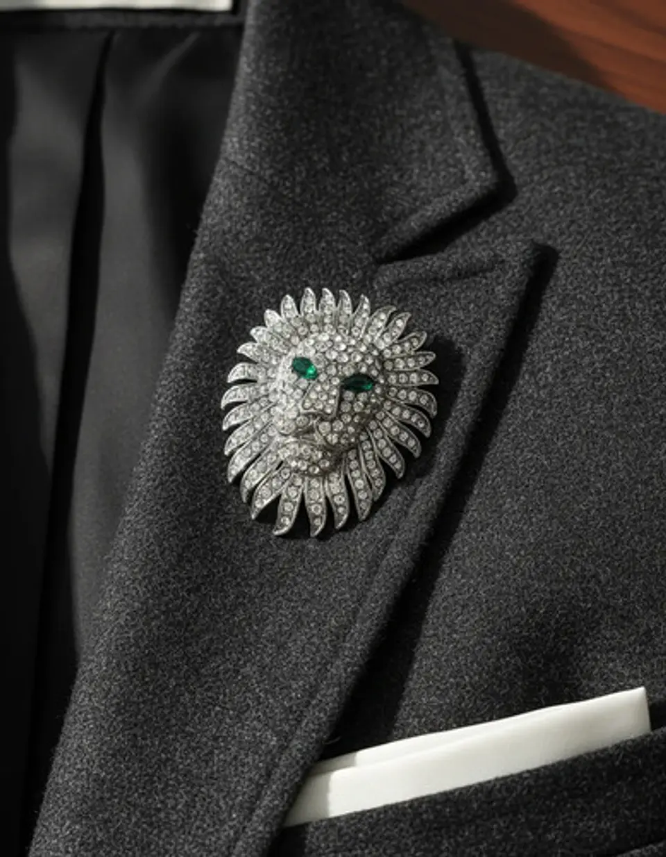 Broche De Alfiler Para Hombre Y Mujer León Imperial Cristal 18