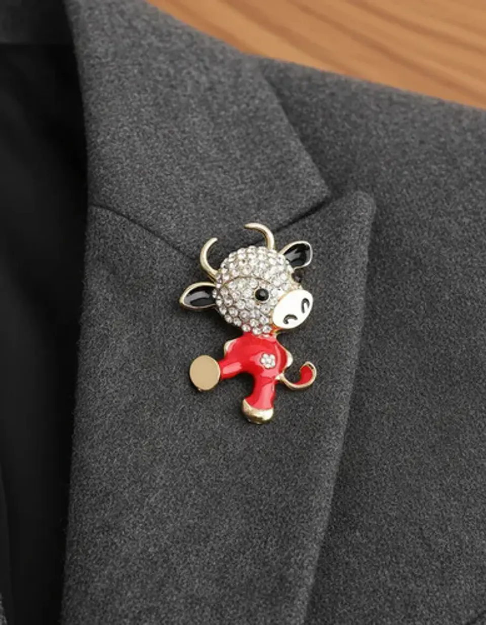 Broche Para Mujeres De Alfiler Vaca Kawaii Esmaltada Piedras 3