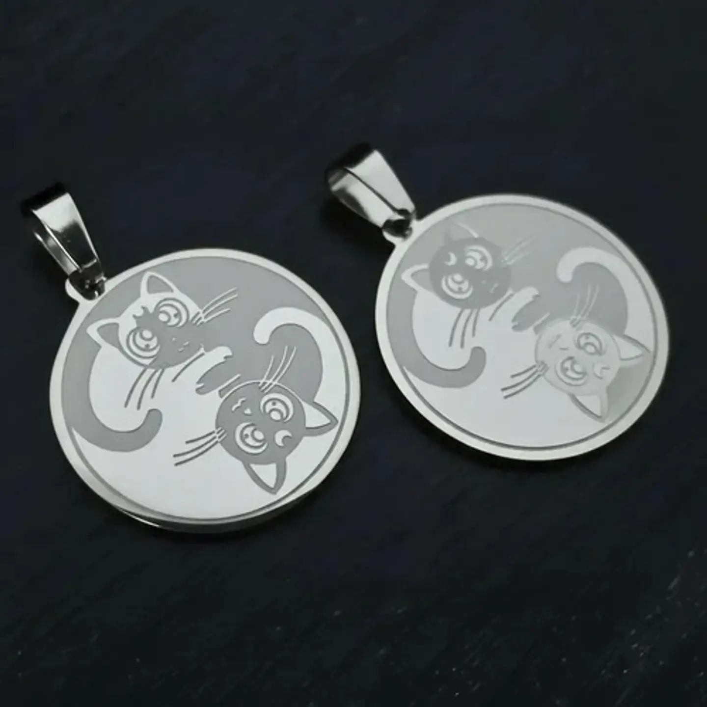 Pack X2 De Acero Para Hombre Y Mujer Dijes Anime Sailor Moon 16
