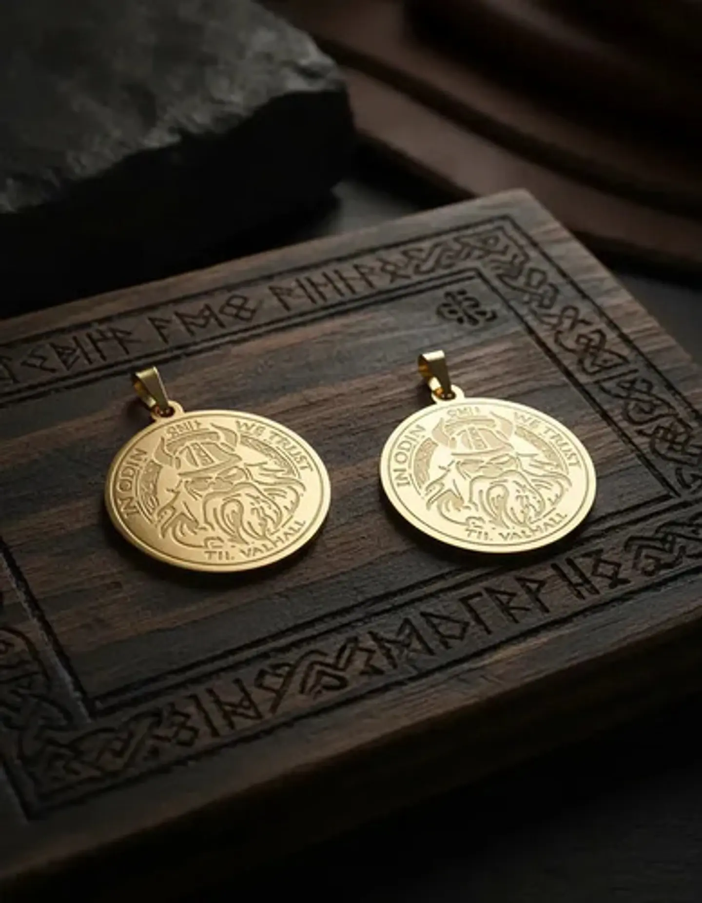 Set 2 Dijes Vikingos De Acero Para Hombre Medallas Dios Odin 3
