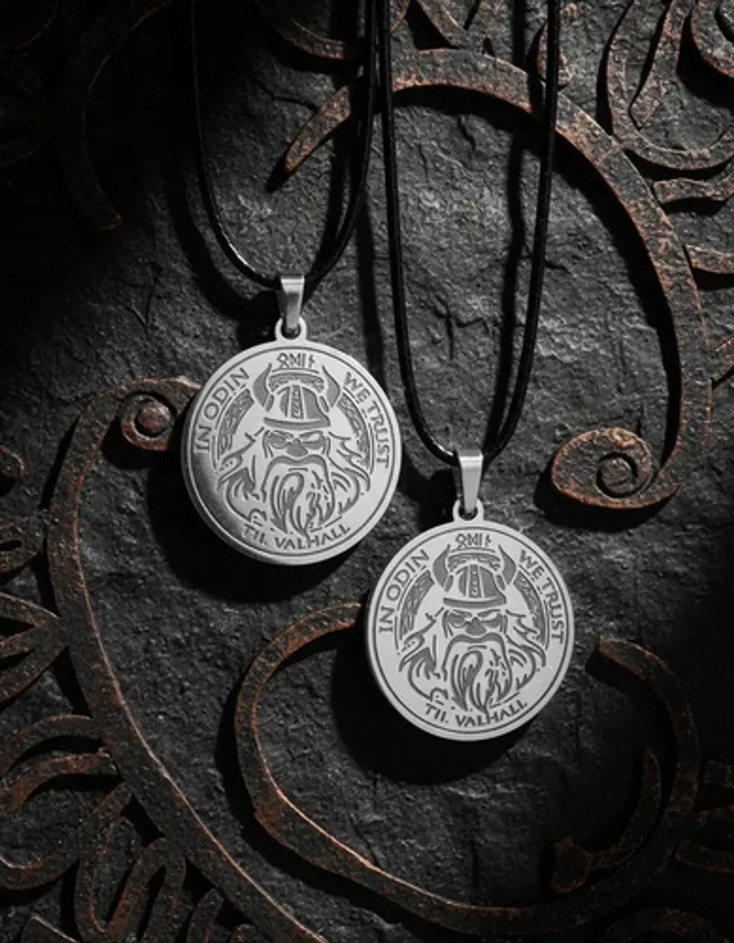 Set 2 Dijes Vikingos De Acero Para Hombre Medallas Dios Odin 13