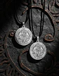 Set 2 Dijes Vikingos De Acero Para Hombre Medallas Dios Odin - Miniatura 13