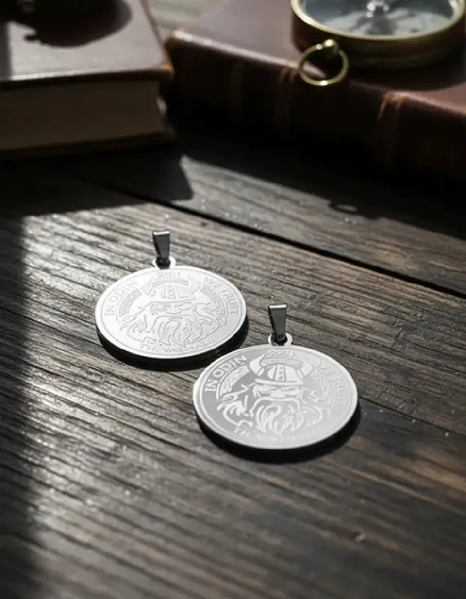 Set 2 Dijes Vikingos De Acero Para Hombre Medallas Dios Odin 15