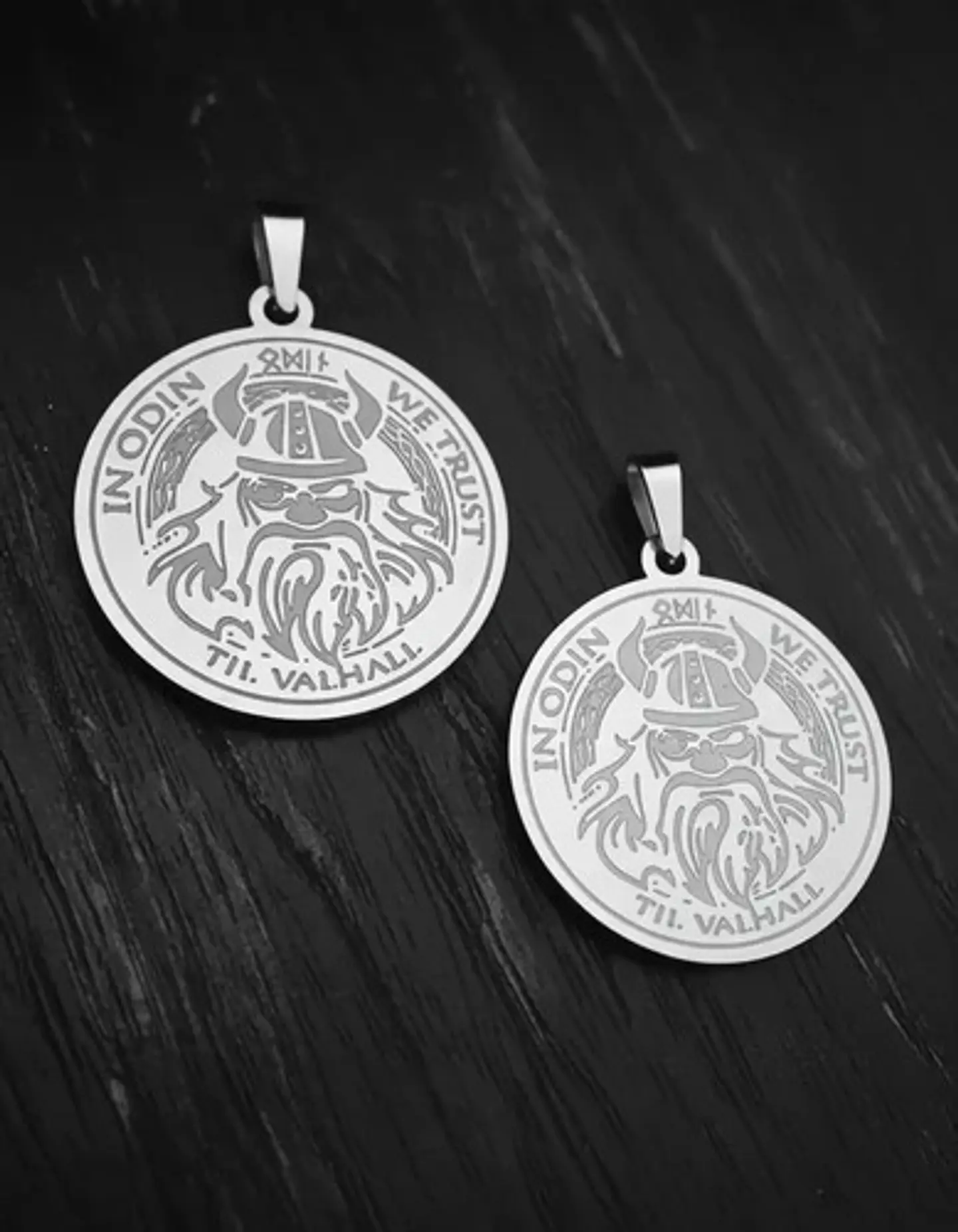 Set 2 Dijes Vikingos De Acero Para Hombre Medallas Dios Odin 17