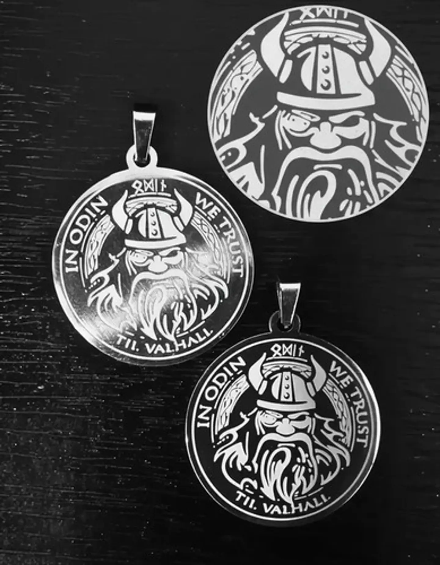 Set 2 Dijes Vikingos De Acero Para Hombre Medallas Dios Odin 20