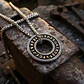 Collar Vikingo En Acero Para Hombres Dije Circular De Runas - Miniatura 9