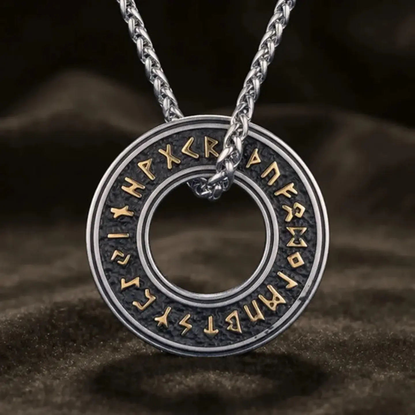 Collar Vikingo En Acero Para Hombres Dije Circular De Runas 10