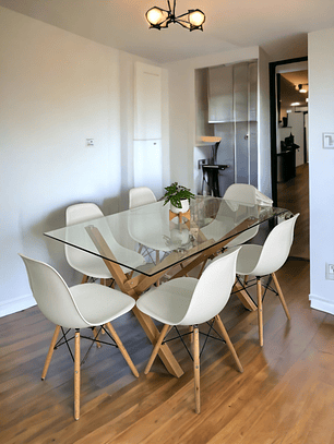 Comedor Mesa Rectangular Vidrio Elite 140x90 cm + Sillas Eames