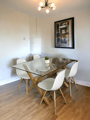 Comedor Mesa Rectangular Vidrio Elite 140x90 cm + Sillas Eames