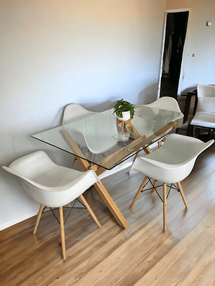 Comedor Mesa Rectangular De Vidrio Elite 140x90 cm + Butacas Eames