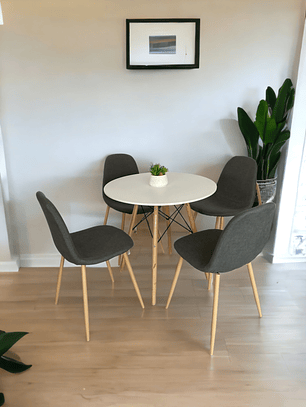 Comedor Mesa Redonda Melamina Eames Blanca + Sillas Scoop