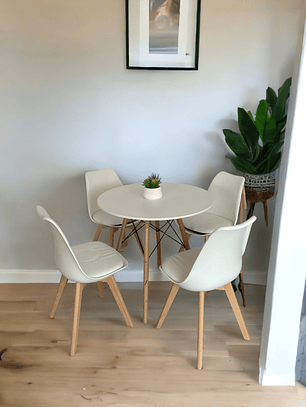 Comedor Mesa Redonda Melamina Eames Blanca + Sillas Tulip