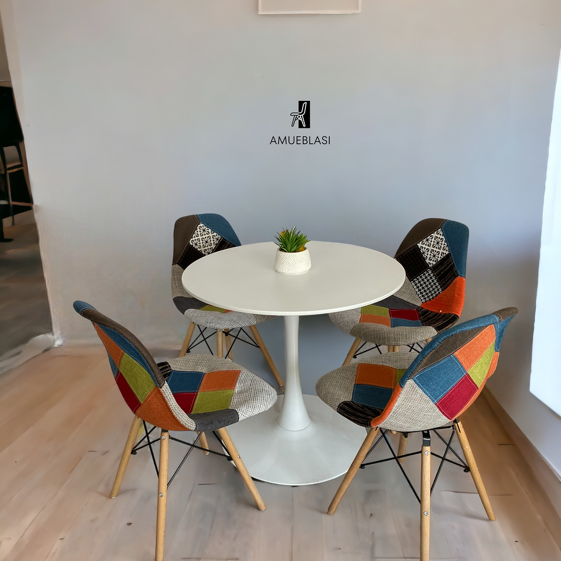 Comedor Mesa Redonda Tulip Blanca + Sillas Patchwork 2