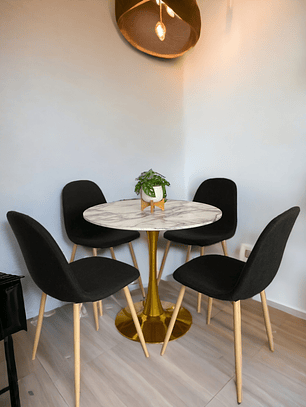 Comedor Mesa Tulip Golden + Sillas Scoop