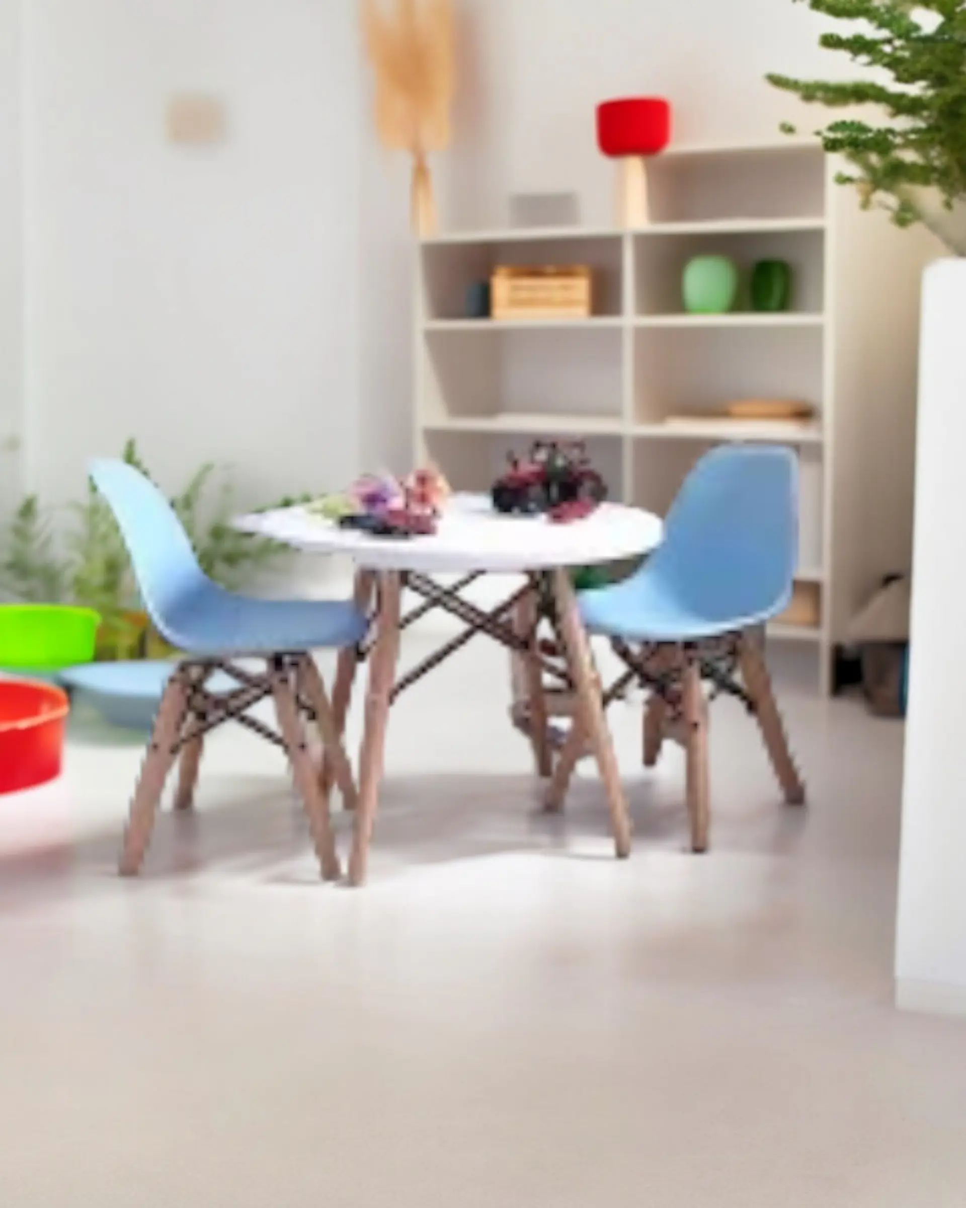 Set Infantil Eames 2 Sillas y Mesa Blanca 1