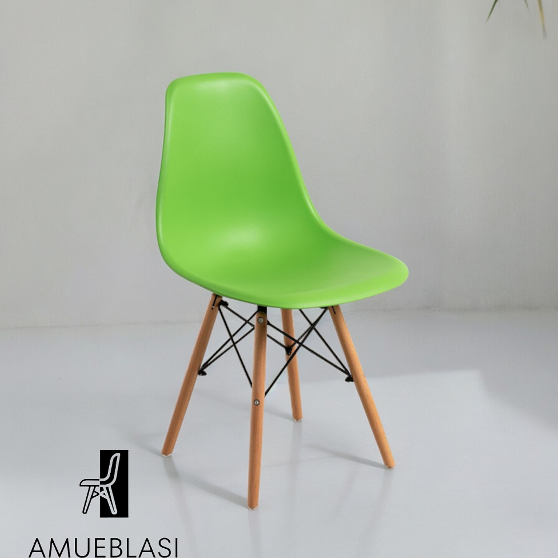 Silla Eames 8