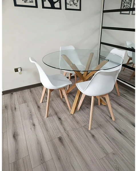 Comedor Redondo Vidrio Madrid con Sillas Tulip