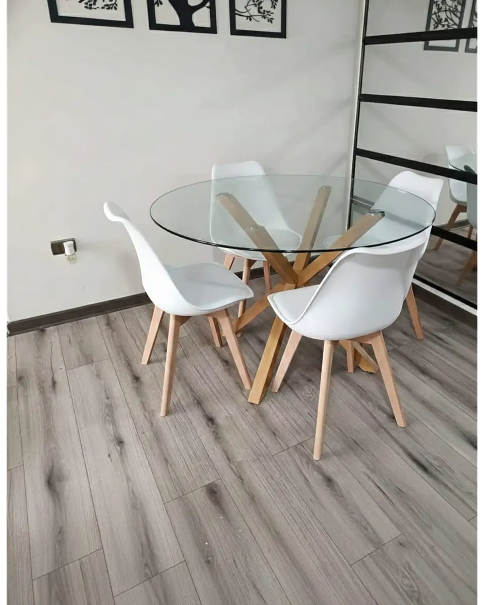 Comedor Redondo Vidrio Madrid con Sillas Tulip 1