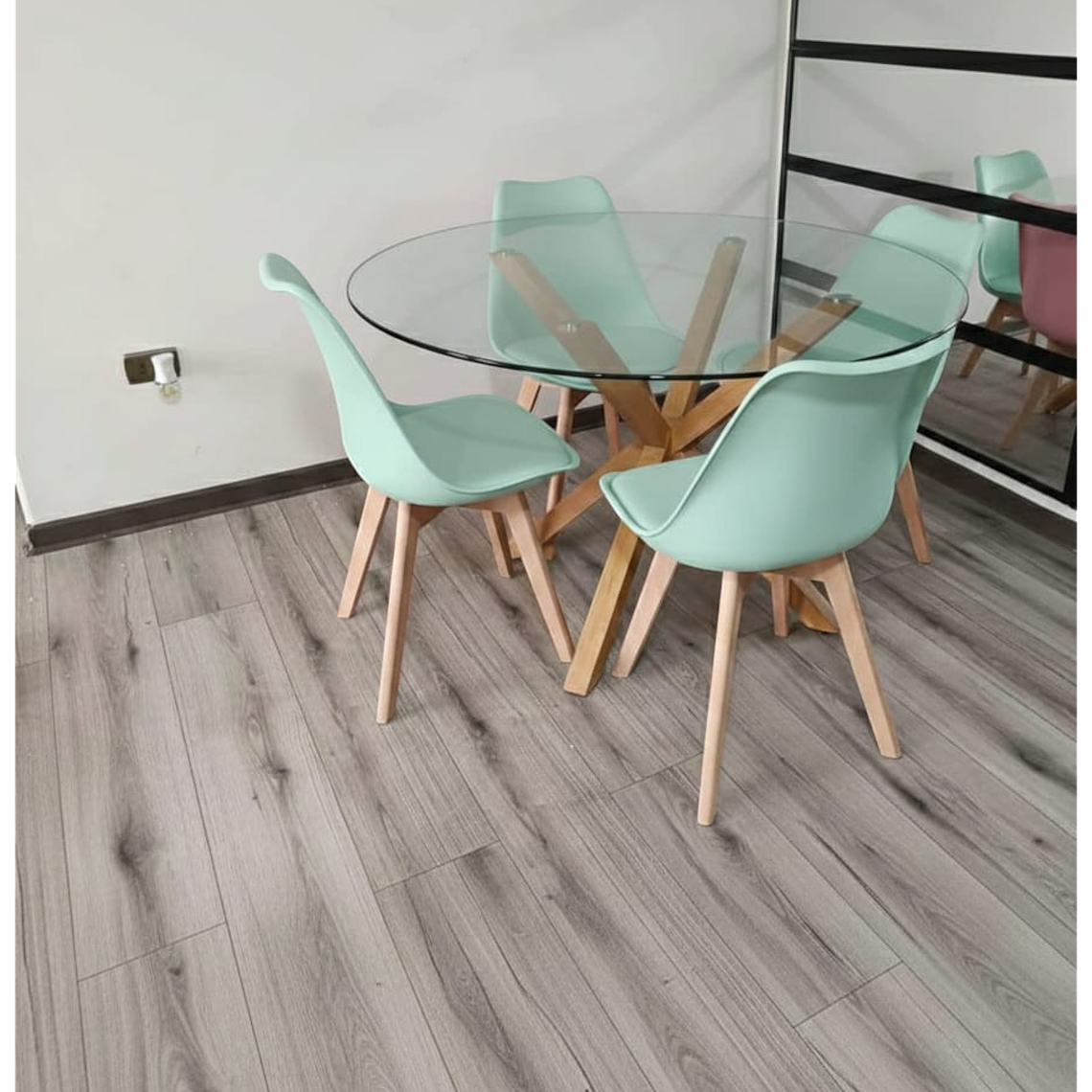 Comedor Mesa Redonda Vidrio Madrid + Sillas Tulip 5