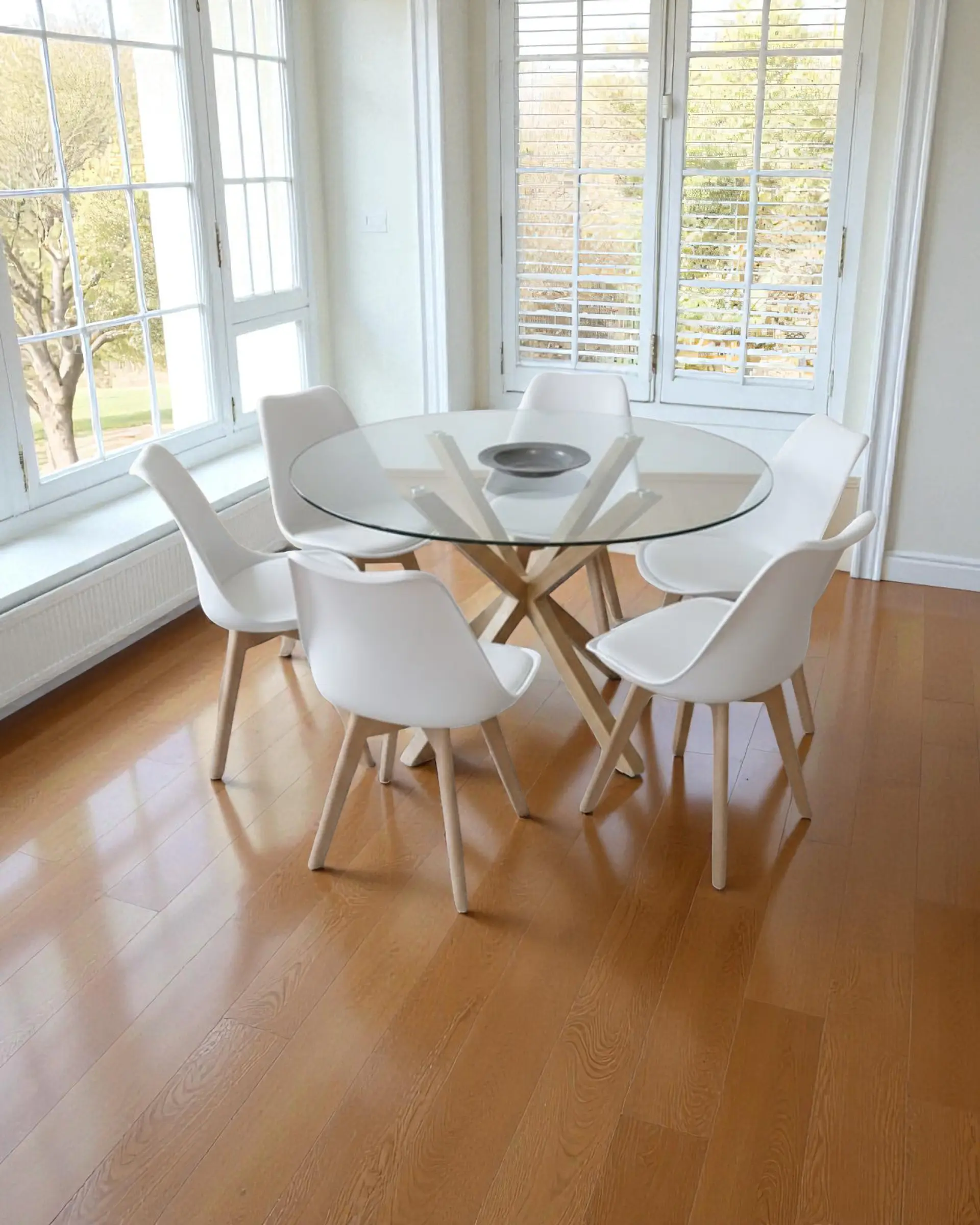 Comedor Redondo Vidrio Madrid con Sillas Tulip 10