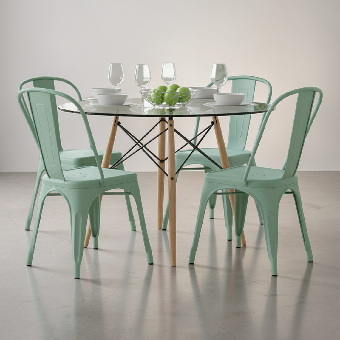 Comedor Mesa Redonda Vidrio Eames + Sillas Tolix 3