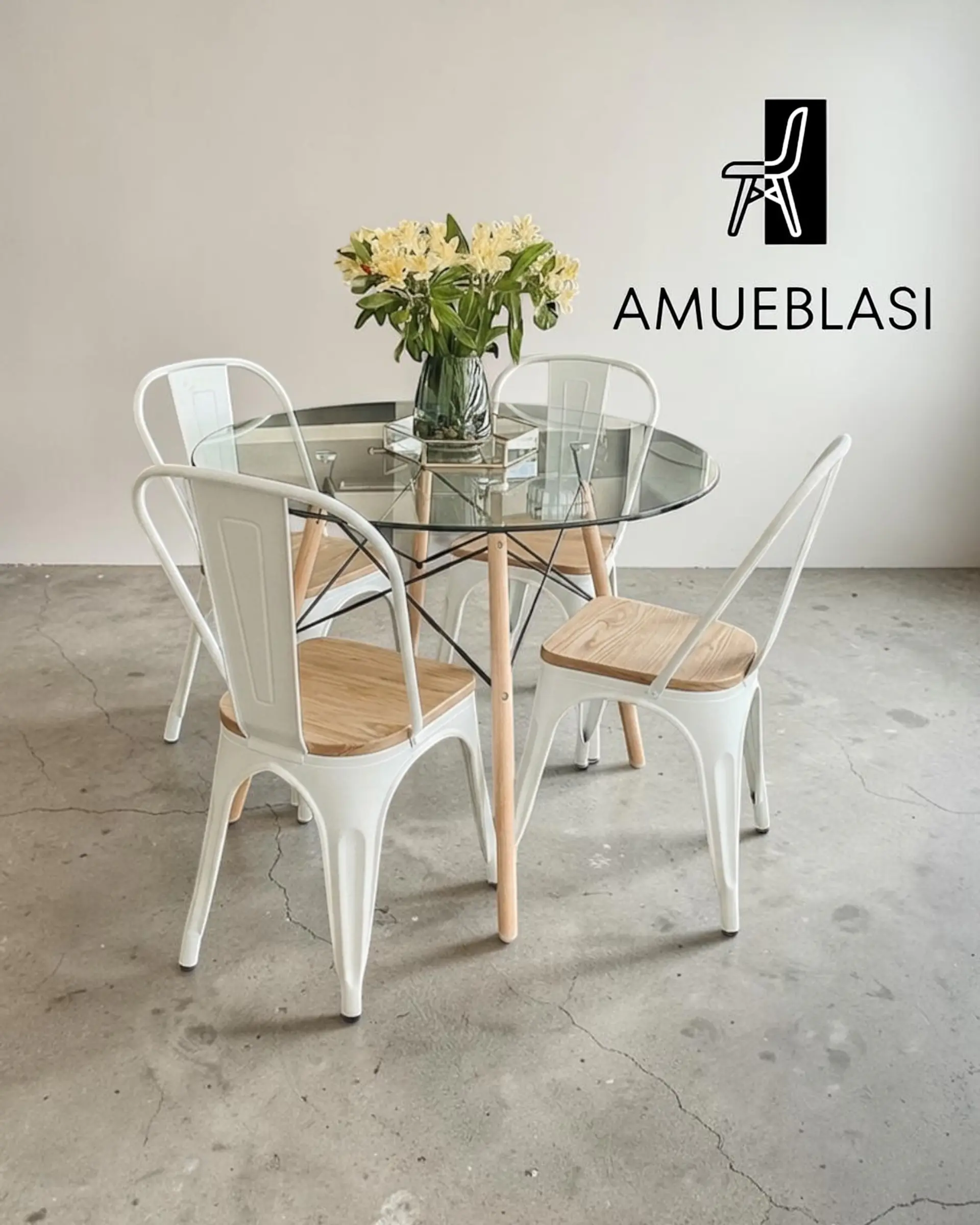 Comedor Redondo Vidrio Eames con Sillas Tolix Madera  2