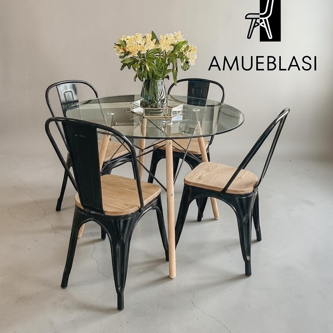 Comedor Mesa Redonda Vidrio Eames 80 cm + 4 Sillas Tolix con madera 1
