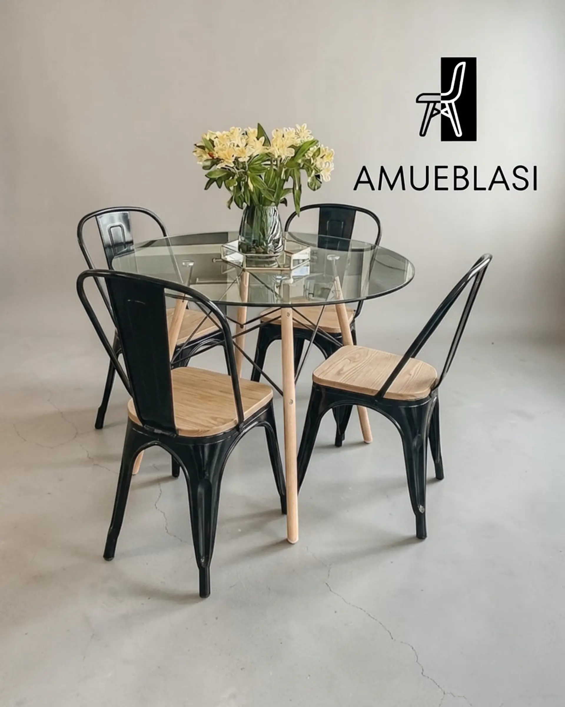 Comedor Redondo Vidrio Eames con Sillas Tolix Madera  1
