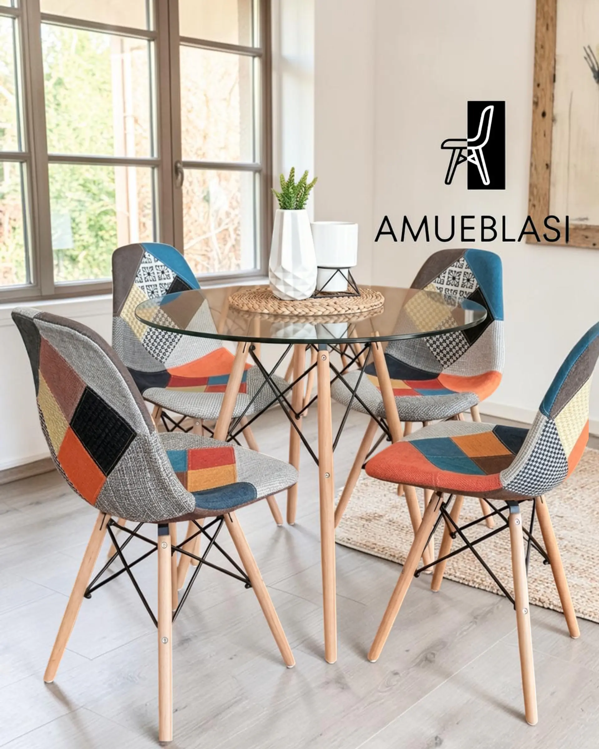 Comedor Redondo Vidrio Eames con Sillas Patchwork 1