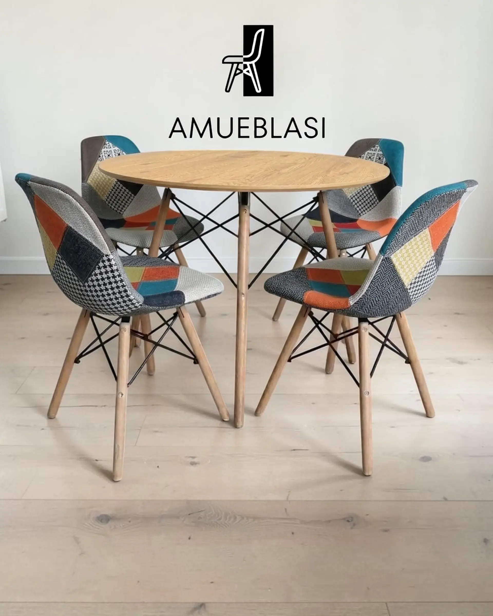 Comedor Redondo Melamina Eames con Sillas Patchwork 6