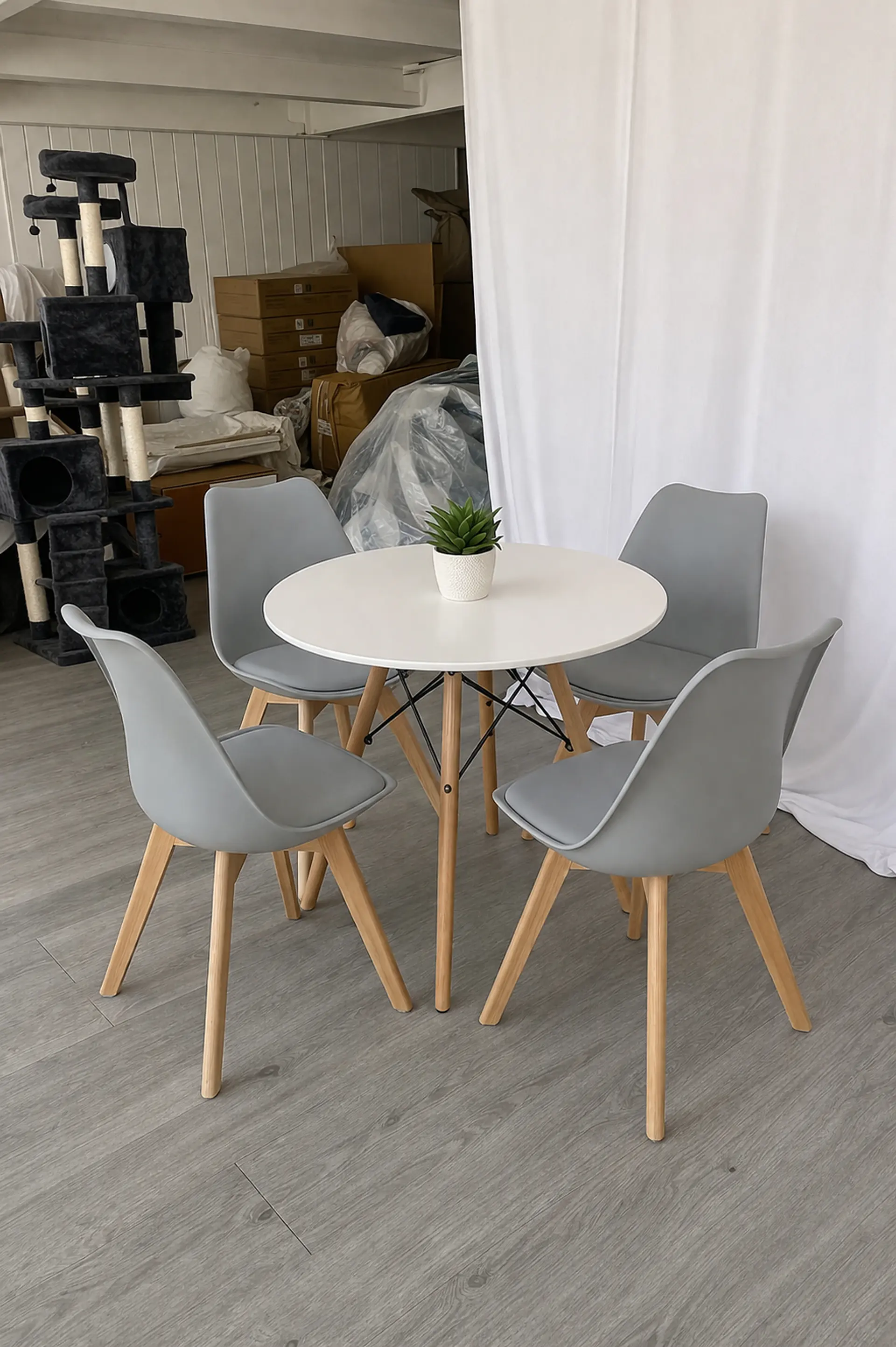 Comedor Redondo Melamina Eames con Sillas Tulip 16