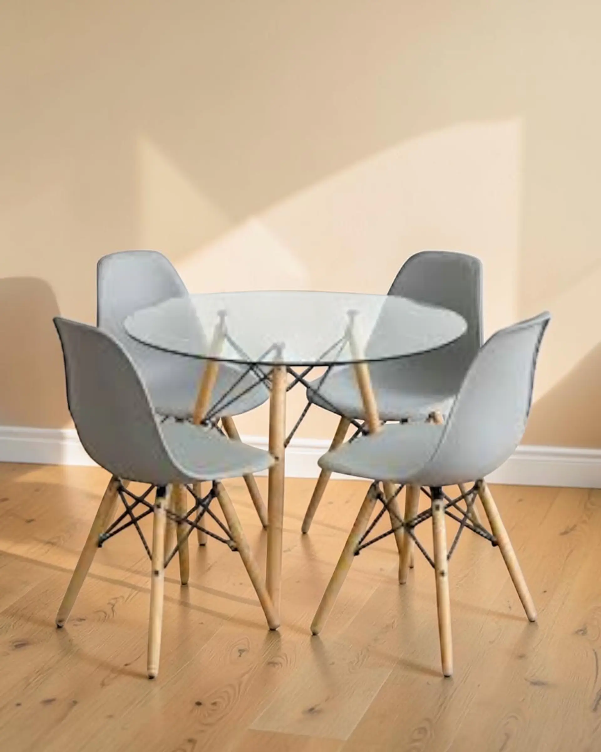 Comedor Redondo Vidrio Eames con Sillas Eames 1