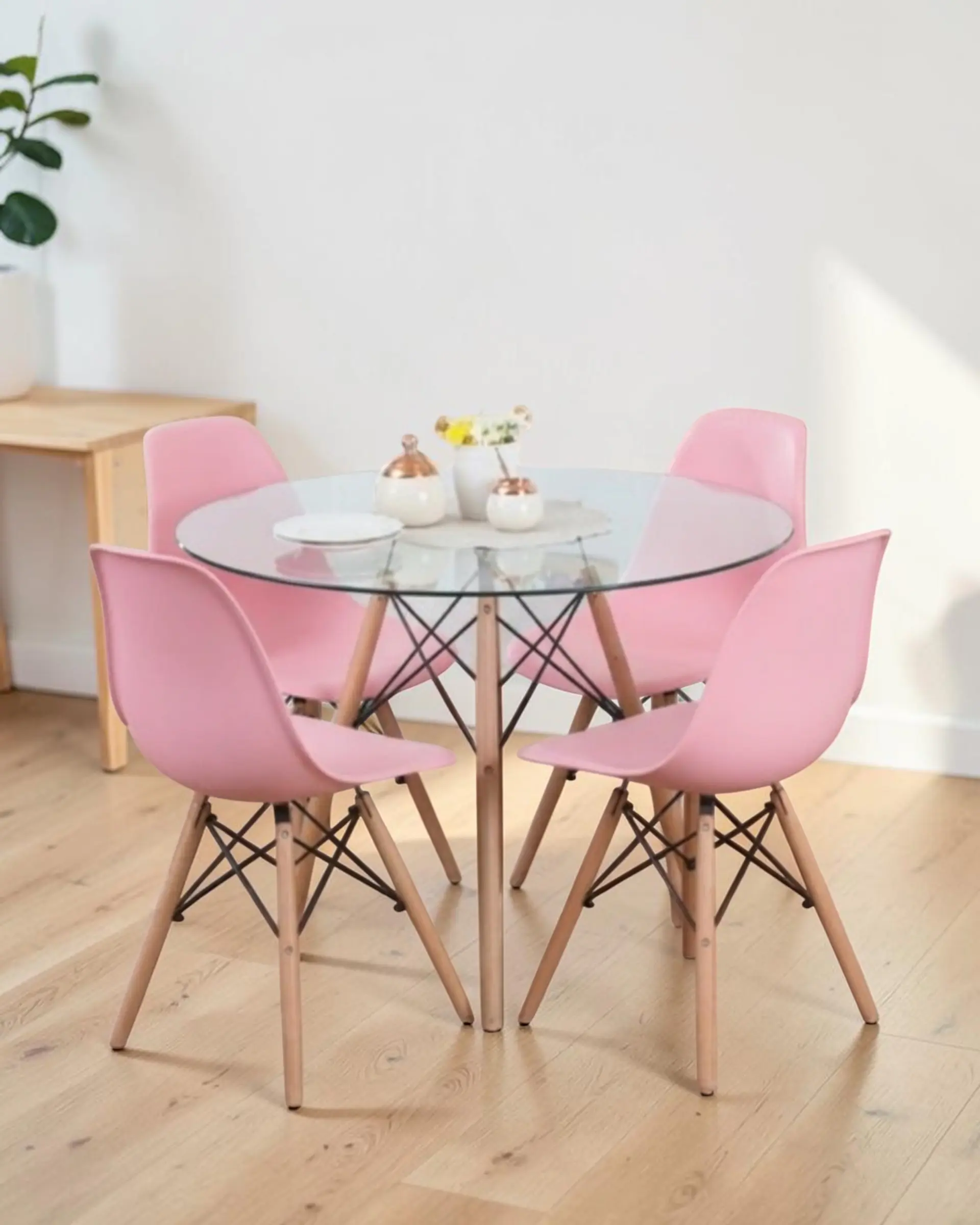Comedor Redondo Vidrio Eames con Sillas Eames 12