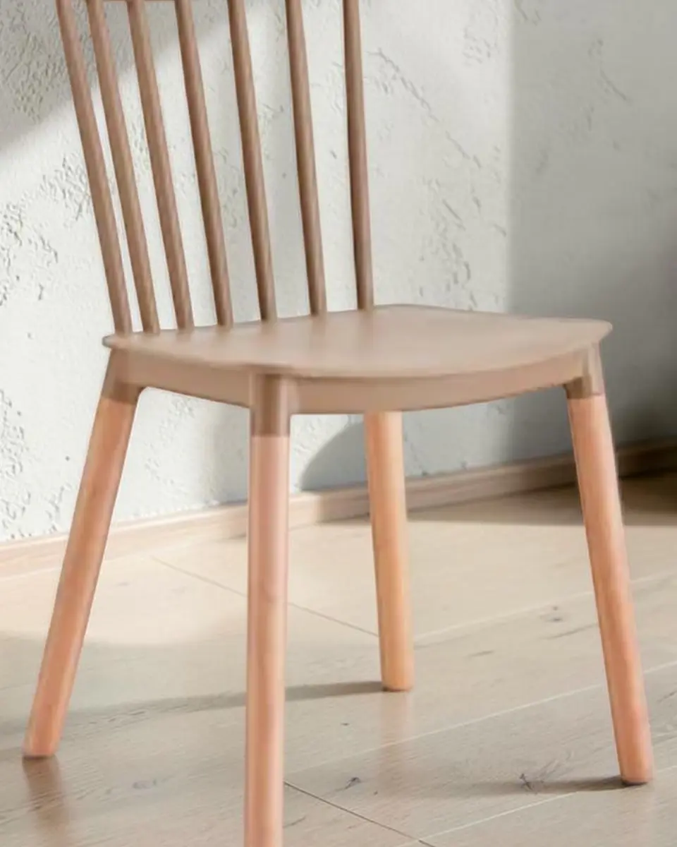 Silla Windsor Polipropileno con Patas de Madera 3