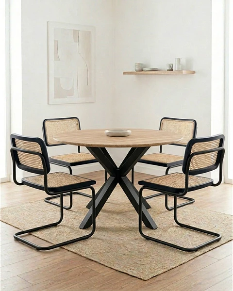 Comedor Redondo Madrid con Sillas Breuer Ratán