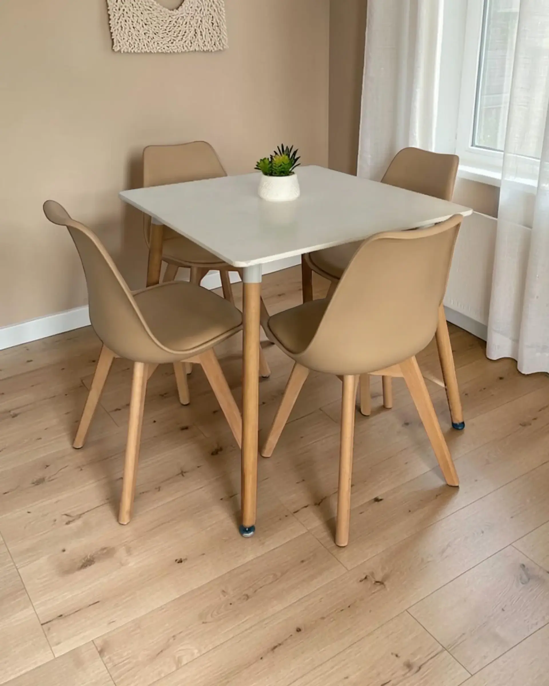 Comedor Cuadrado Melamina con Sillas Tulip 1