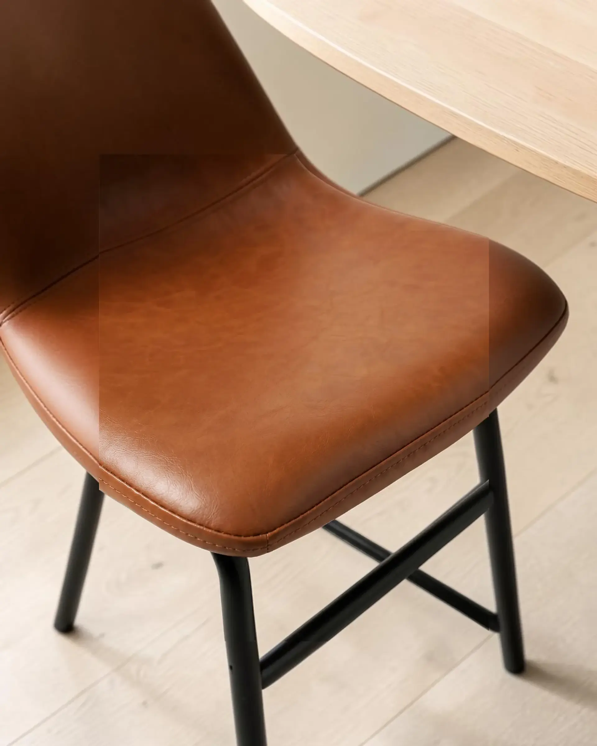 Silla Burgos Cuero PU Marrón Camel 3