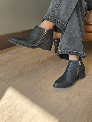 Botin cierre Alicia Negro