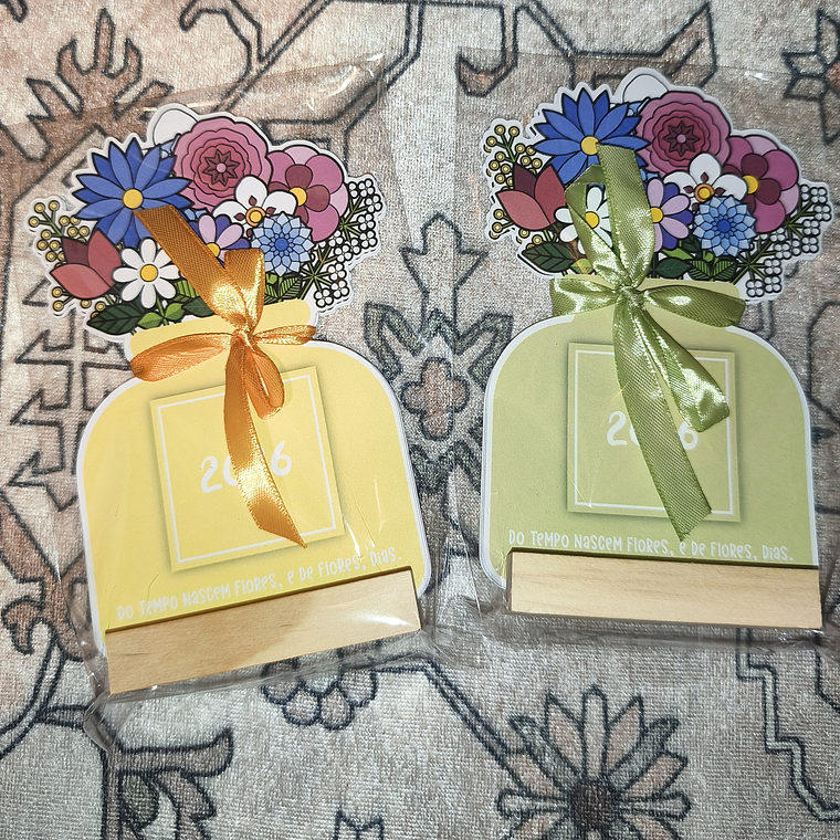 Calendário Floral com Base em Madeira 1