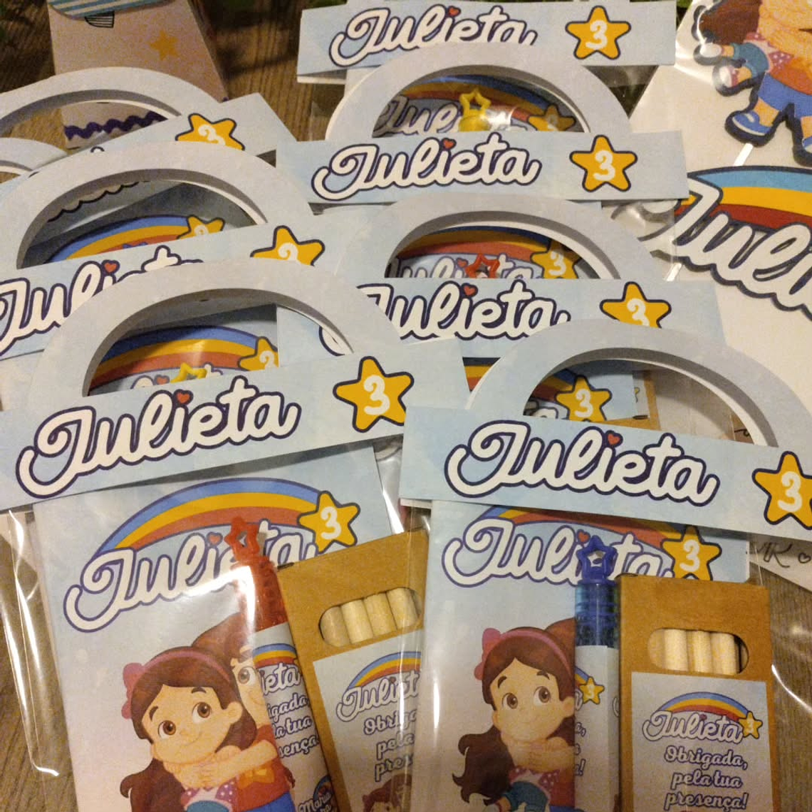 Lembranças mini livro colorir + lápis 4