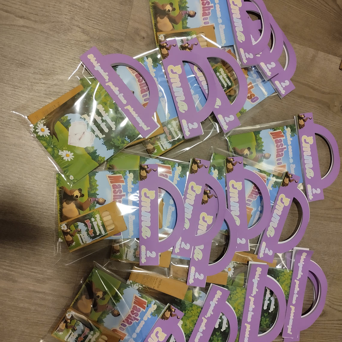 Lembranças mini livro colorir + lápis 5