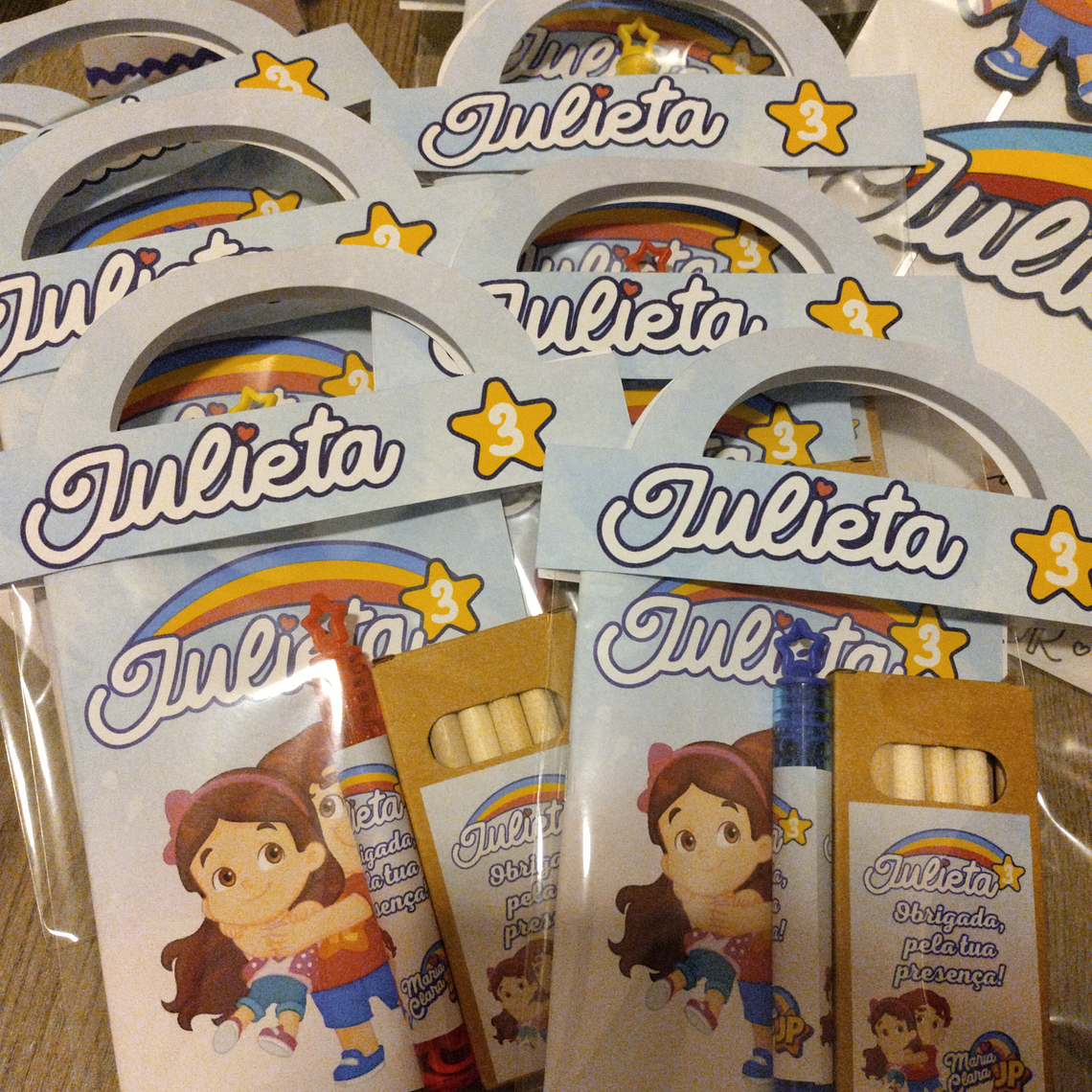 Lembranças mini livro colorir + lápis 6