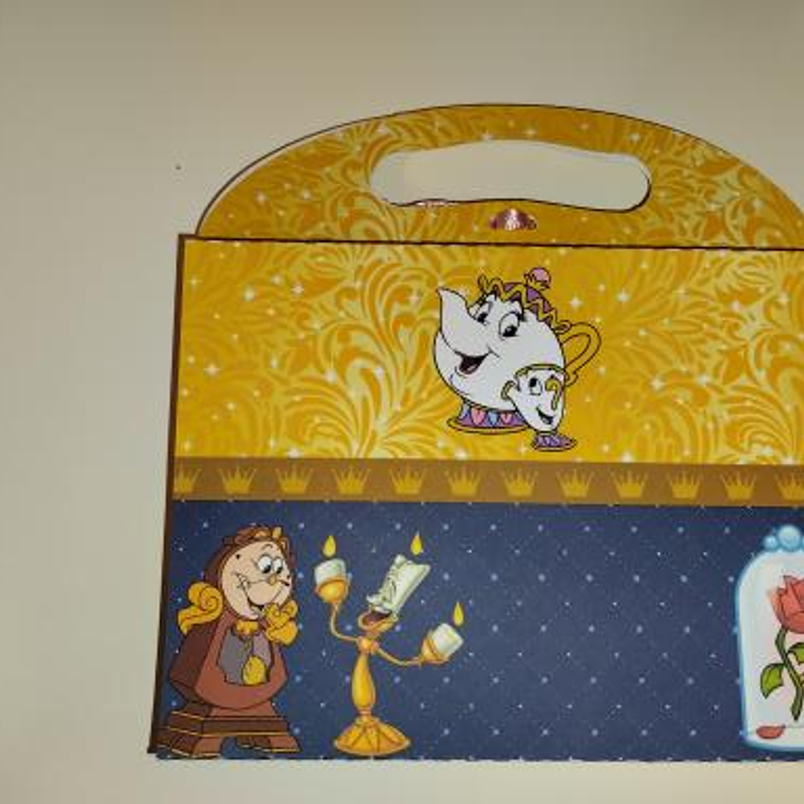 Maleta com livro de colorir e lapis de cor 2