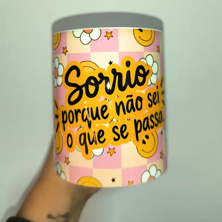 Caneca Sorrio porque não sei o que se passa 1