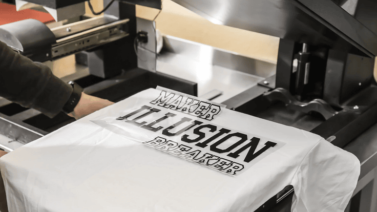 Primero trabajamos en tu diseño, luego preparamos un mockup y te lo enviamos, una vez aprobado el diseño, producimos todo con materiales premium y procesos profesionales.